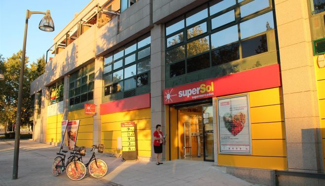 Fachada de una de las tiendas de Supersol, en una imagen de archivo de la propia cadena de supermercados. Fachada de una de las tiendas de Supersol, en una imagen de archivo de la propia cadena de supermercados.